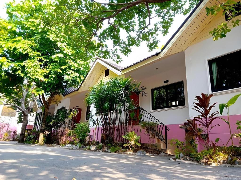 Chayada Garden House And Resort Hotel Nakhon Ratchasima Exterior photo